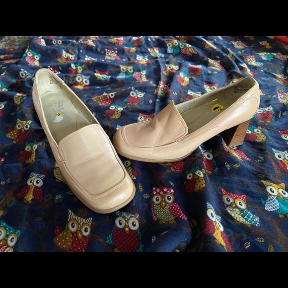 Hush Puppies Nude Loafer - Size 6.5 - Picture 1 of 9